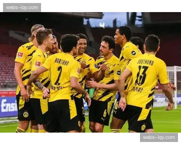 亚特兰大主场补时阶段VAR判罚点球，多特蒙德两人染红引发争议